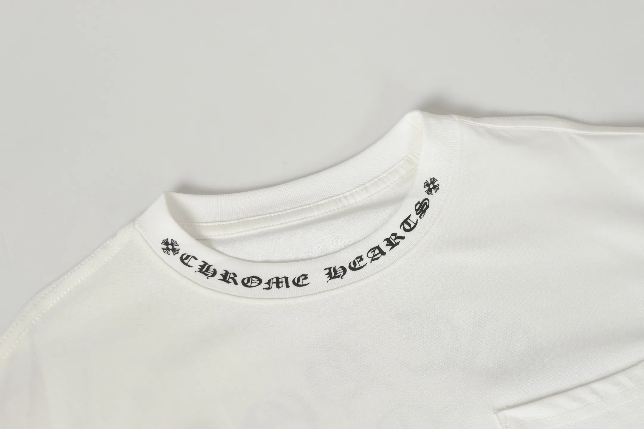 P150 cross-border model, please do not place an order if you pursue perfection -Chrome Hearts/Chrome Hearts 23ss cross✝️Sanskrit printed popular long-sleeved T-shirt -High weight, high density and high quality, soft, delicate and skin-friendly wool, soft and silky to the touch, excellent warmth and skin-friendly properties -Customized weaving and dyeing, no color difference, no matter the fabric or workmanship details, beat the ordinary version on the market -Colour: black white -Size: S M L XL
